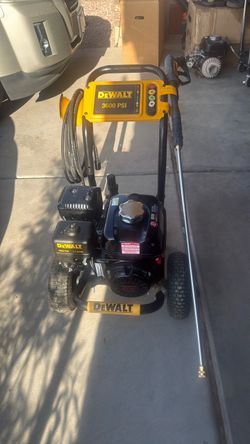 DEWALT 3600 psi 2.5 GPM HONDA GX200 PRESSUREWASHER