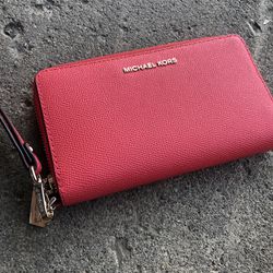 Michael Kors, pink leather wristlet/Wallet 