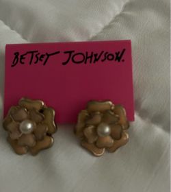 Betsey Johnson Gold Flower Pearl Stud Earrings