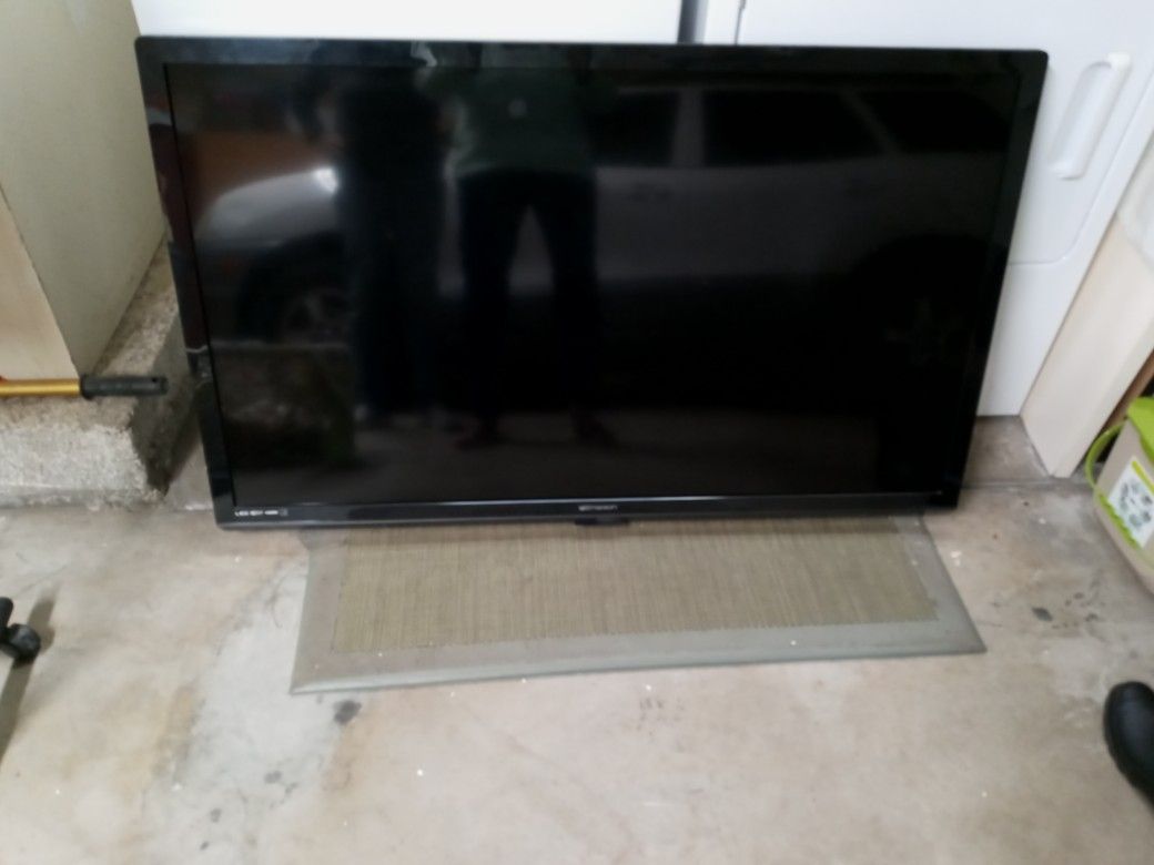 50 Inch Emerson TV for Sale in Chino Hills, CA OfferUp