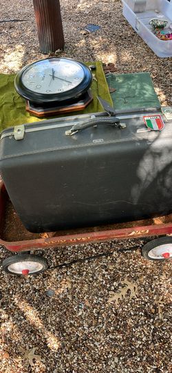 Vintage American Tourister Tri-Taper hard sided suitcase.