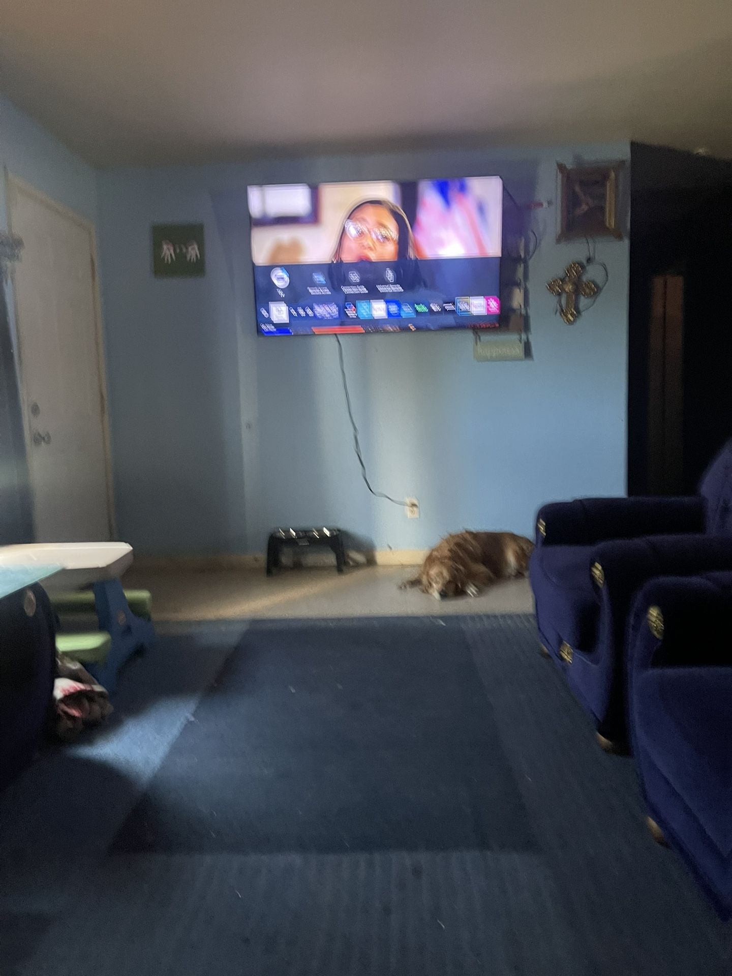 65 inch smart tv $250 cash pick up only plz only serious buyers