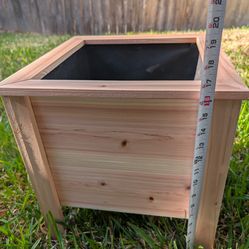 MUST HAVE HANDMADE SPRING PLANTER BOX