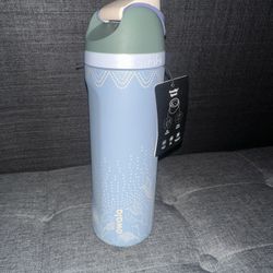 Owala FreeSip Insulated Stainless Steel Water Bottle – Light Blue Floral Pattern (Brand New with Tags)