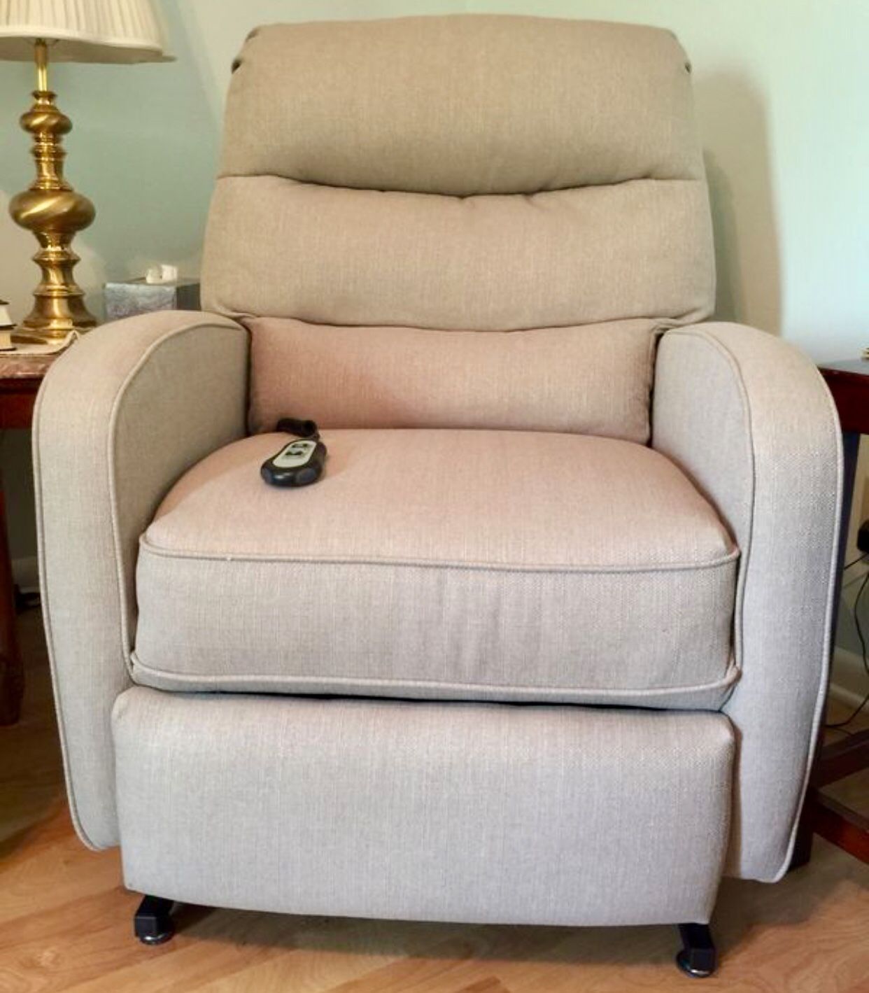 Havertys Muse power lift recliner