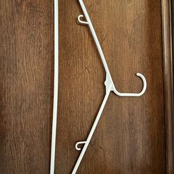 100 Plastic white hangars