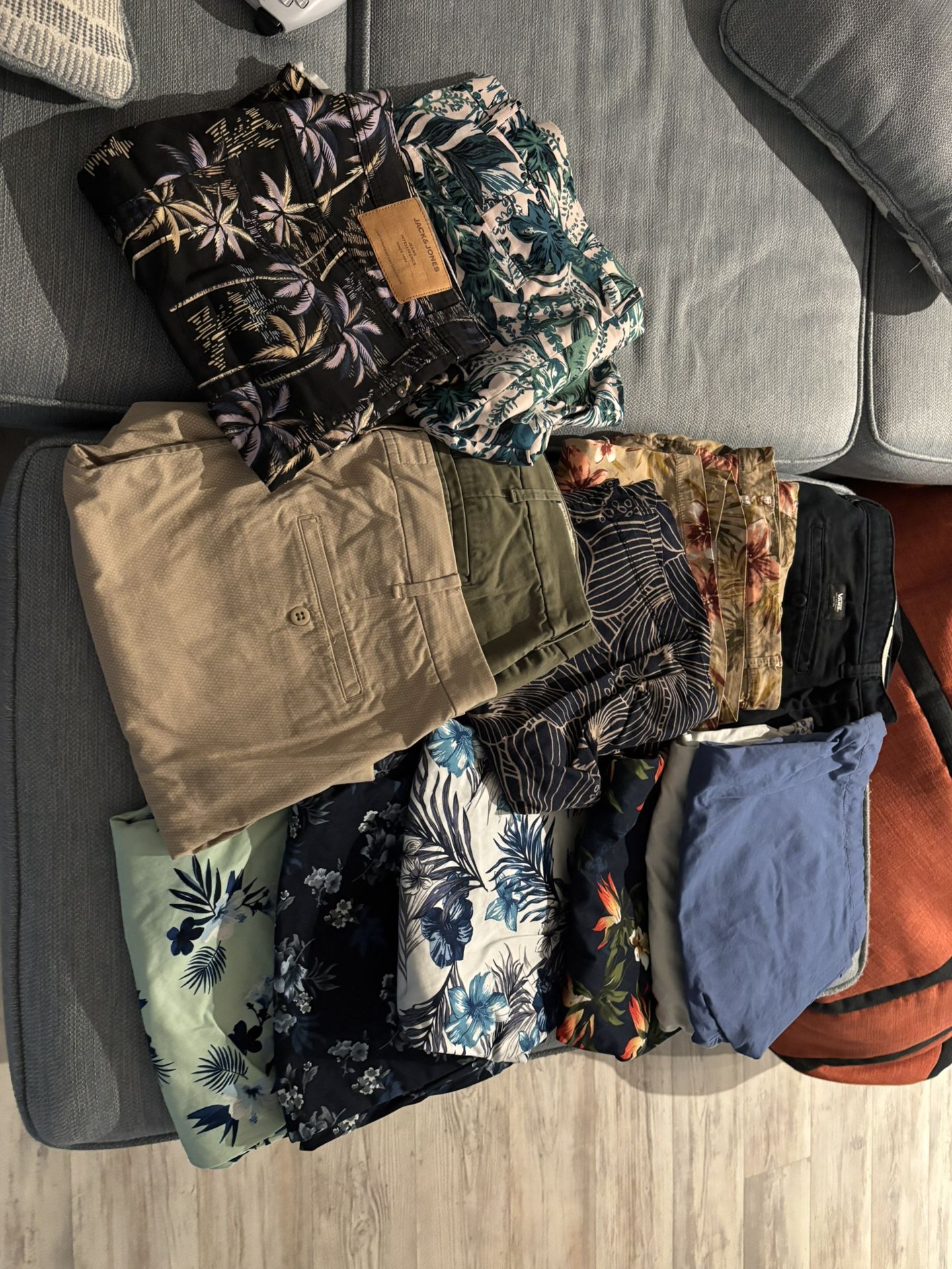 13 Shirts (2 Abercrombie, 1 Vans, 1 Jack & Jones) Size 38 in perfect condition - Price for all