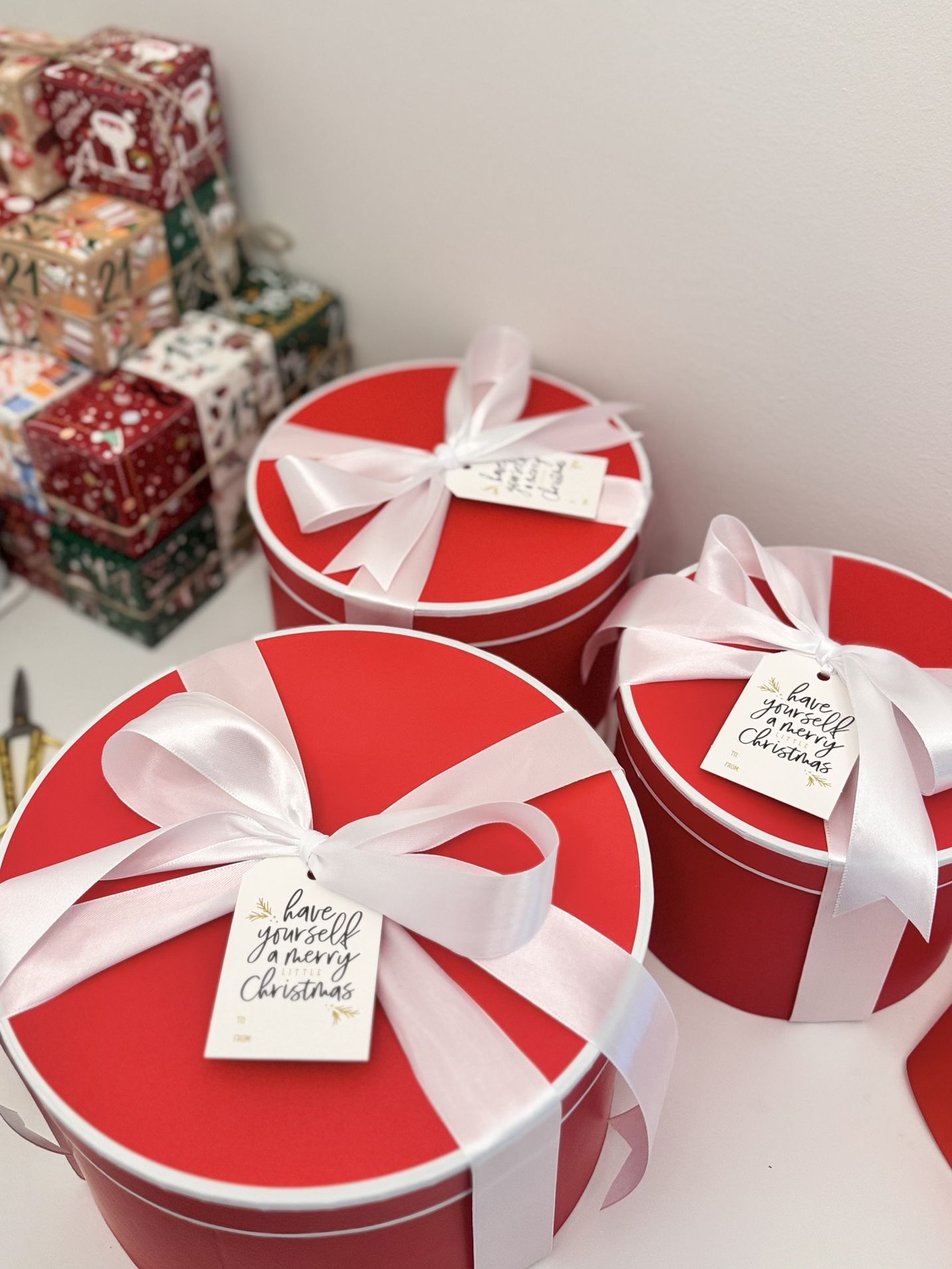 GIFT BOXES π