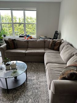 Free Ashley Furniture sofa This offer is available for 24 hours only. After that, the listing will be deleted.