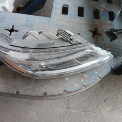 2014 To 2015 Kia Sorento Right Side Headlight 