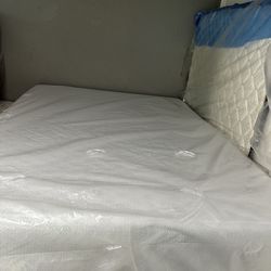 Queen size mattress and box spring