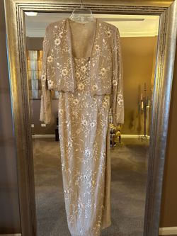 Montage by Mon Cheri Beaded Gown Set Size 10P Nude Gold Lace w/ coverup…like new!