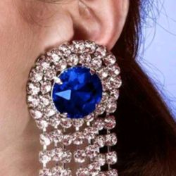 Europe Style Elegant Women Pendant Earings. 2 Colours. Blue And Green.