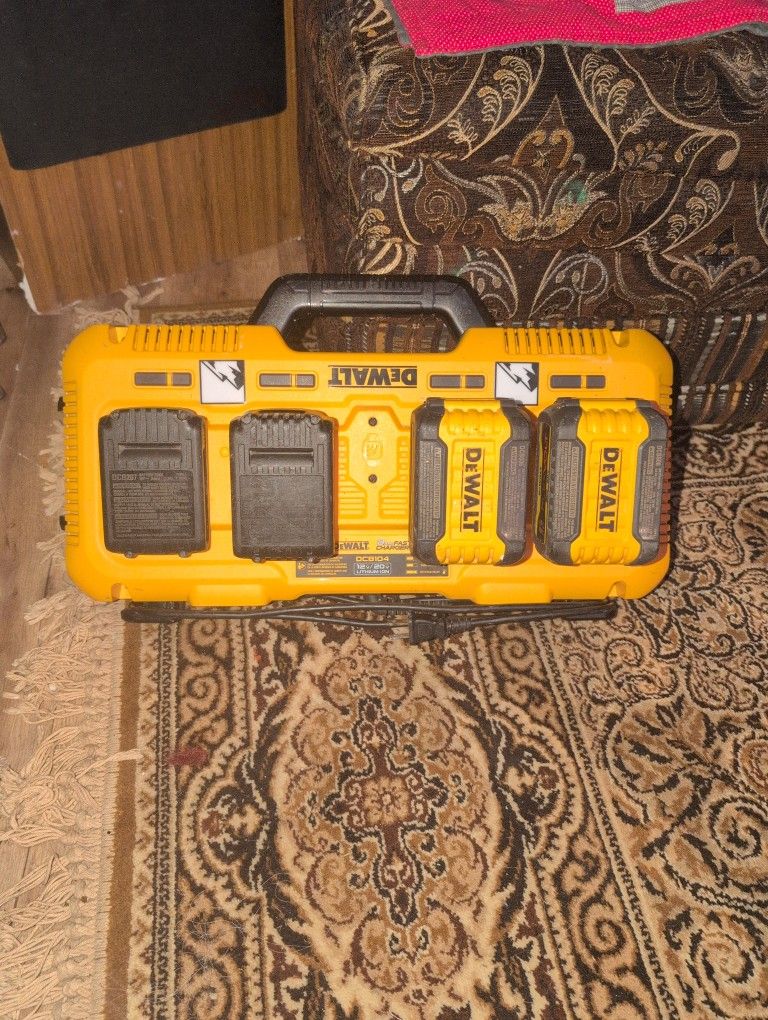 Dewalt 8 Amp Fast Charger
