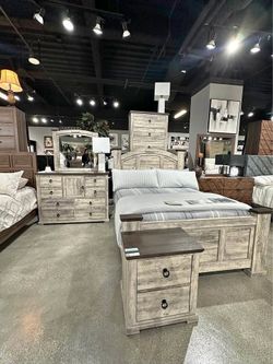 4-Pieces Wood finish King & Queen Bedroom set