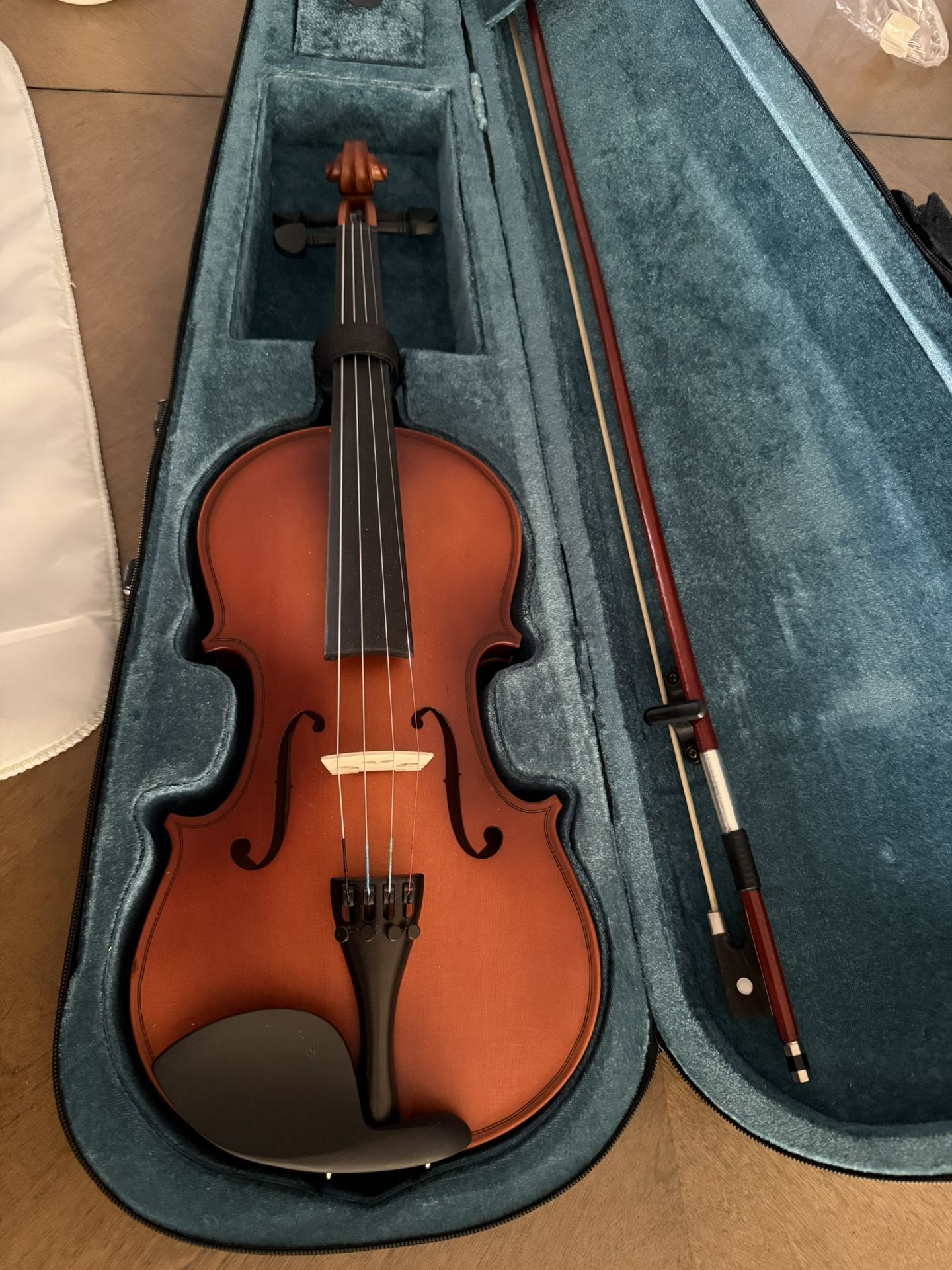 NEW 4/4 Mendini Violin!!!