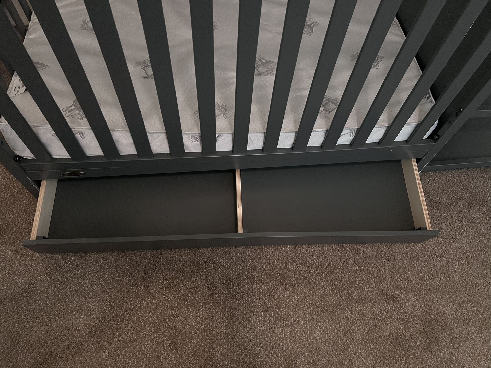 Solano 4 in 1 Convertible Crib and Changer with StorageBy Graco With  Mattress