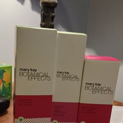 Brand New Set Of  Mary Kay Botanical Effects Regimen Set