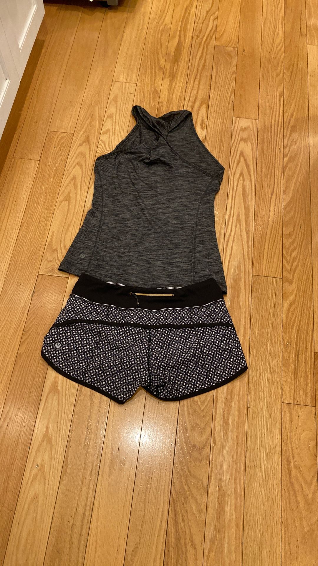 LULULEMON s 6