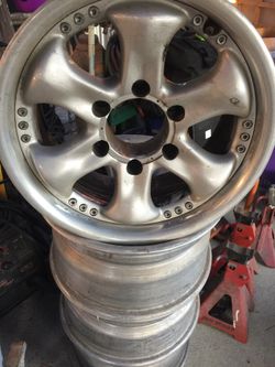 16” wheels, 6 bolt pattern came off suburban.