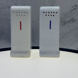 VINTAGE 1940s CERAMIC STOVE TOP SALT & PEPPER SHAKERS ART DECO MID CENTURY MODERN. I’ve always thought these were for the visually impaired. 
