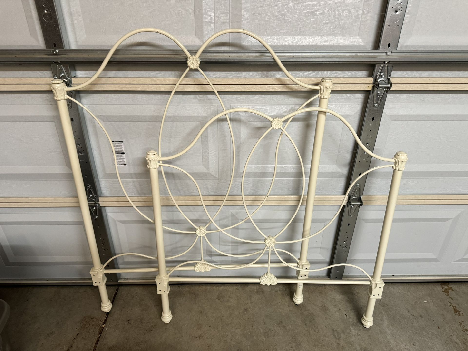 White Iron Pottery Barn Twin Bed 