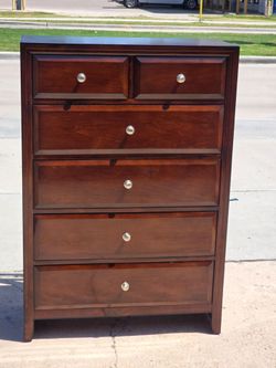 DRESSER