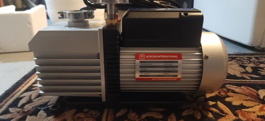 Dual stage vacuum pump