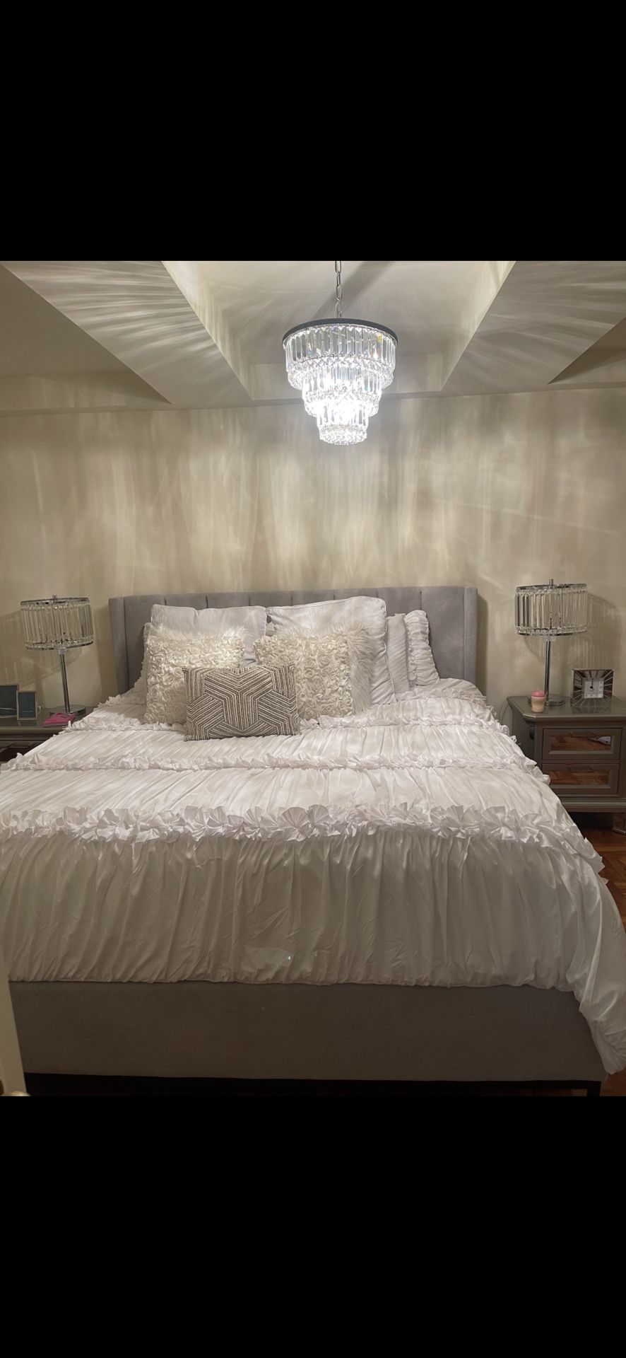 King size Bedroom Set (PRICE IS NEGOTIABLE)