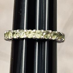 Solid 925 sterling silver precious green stone eternity ring size 7.5 vintage