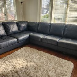Sleek Modern Black Leather Sectional – L-Shaped & Excellent ConditionSleek Modern Black Leather Sect