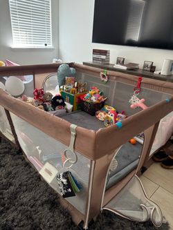 Baby play pen with extra pull up rings (71x59)