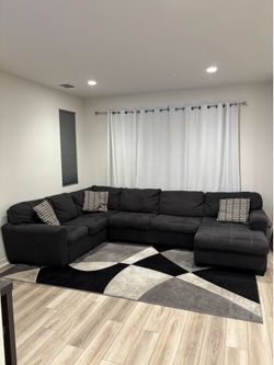 Gray sectional couch, great condition.