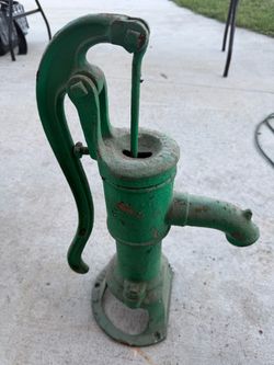 Vintage cast iron pitcher pump (Display only, missing innards)