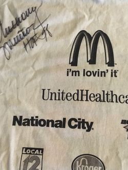 Anthony Munoz Autograph On Thanksgiving Day Race Shirt