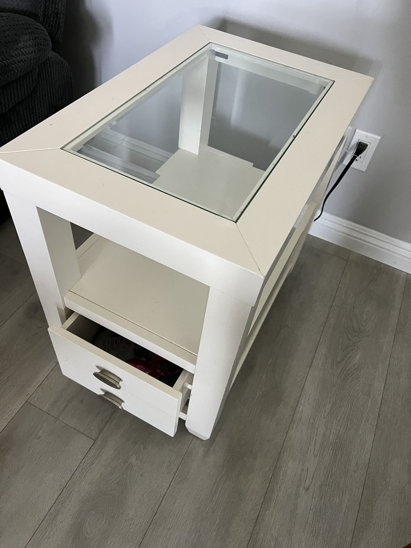 End Table With Power