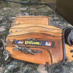 Wilson 10.5 Inch Baseball/Softball Glove Children Size