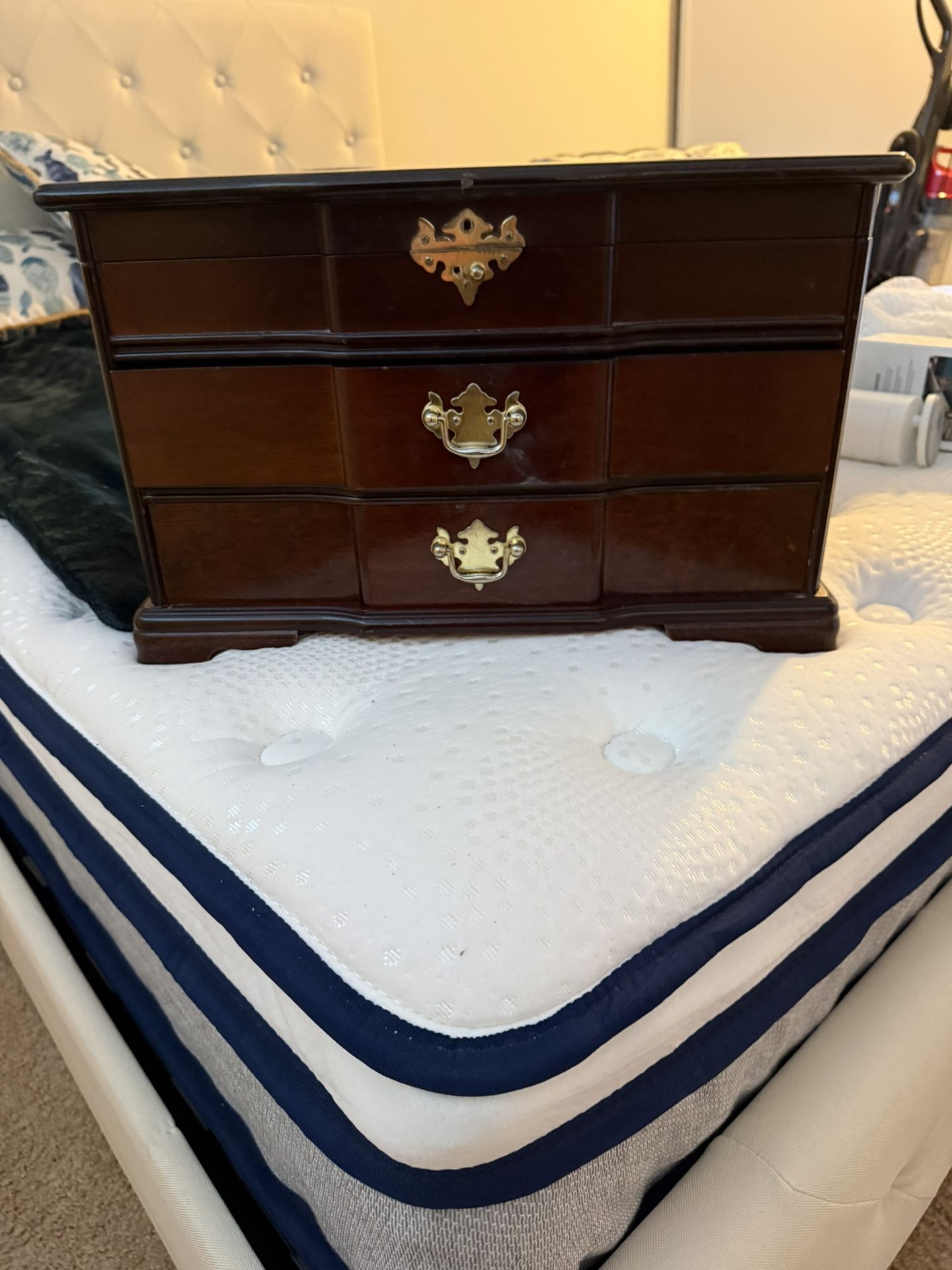 Beautiful Jewelry Box 