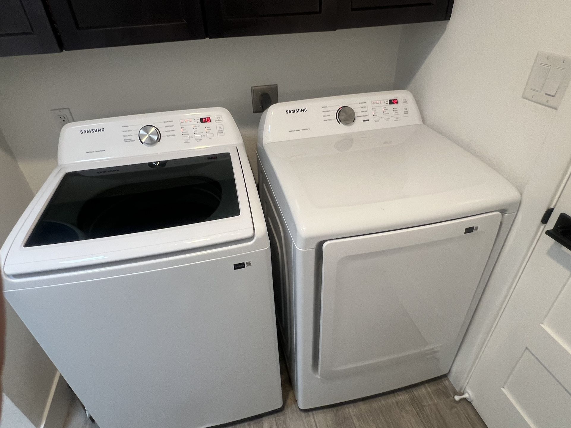 Washer & Dryer Set Samsung - Like New!