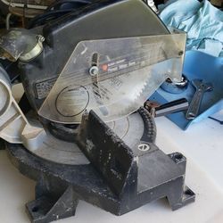 BLACK AND DECKER 10 POWER MITER SAW #7715 for Sale in Fort Lauderdale, FL  - OfferUp