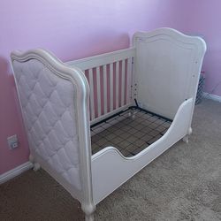 Bertini Tinsley upholstered Crib With Conversion Kit for Sale in