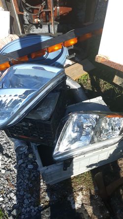 Brand new headlights for Toyota Prius 2004 to 2007