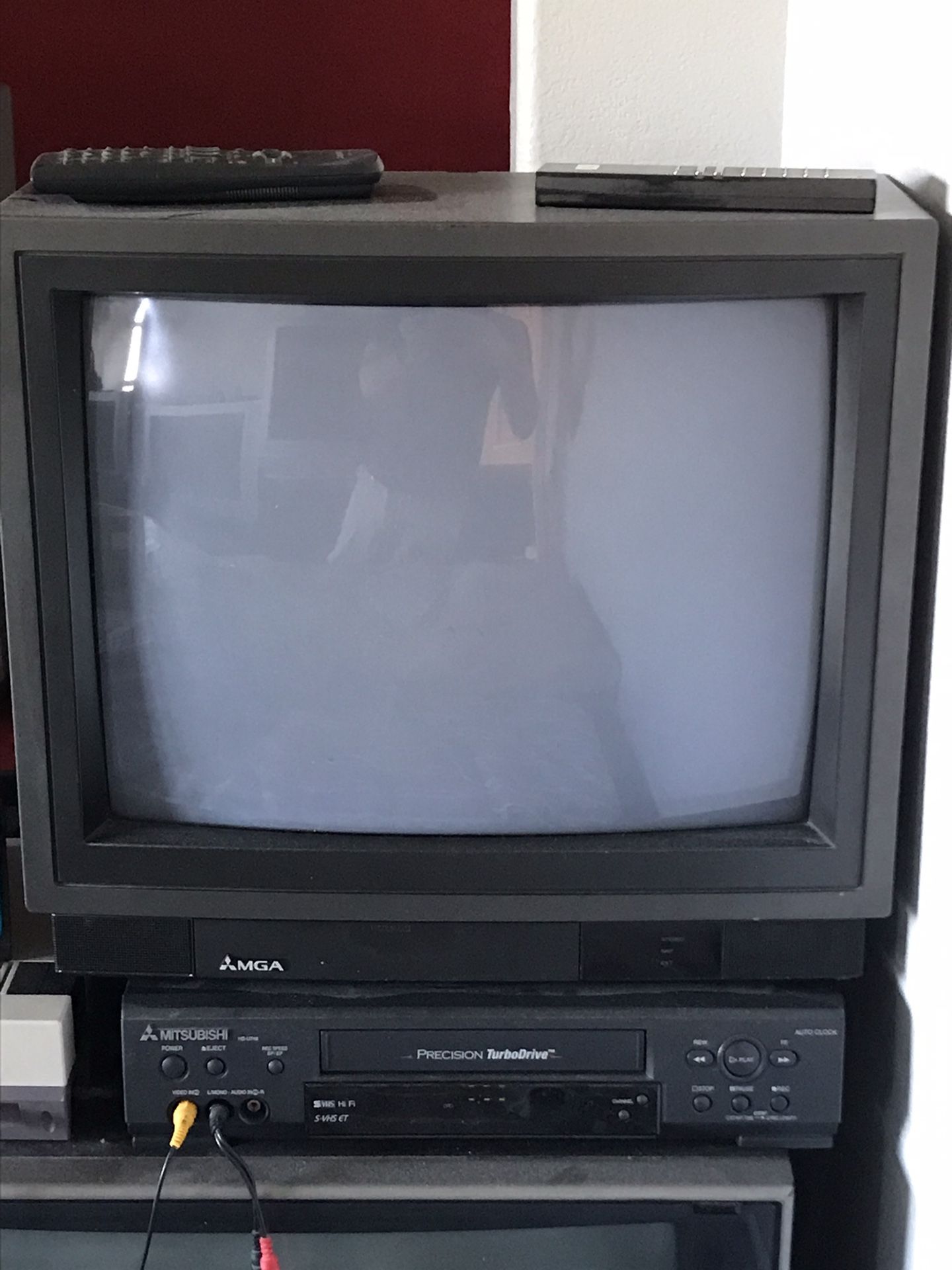 Mitsubishi MGA CS-2063R 20” CRT TV vintage 1985 AV Inputs