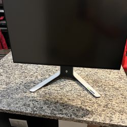 27” Alienware AW2721D 1440p 240 HZ G-Sync Ultimate Gaming monitor 