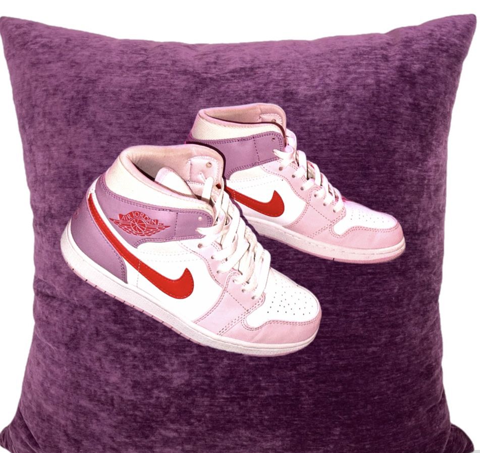 Nike Air Jordan 1 Mid Valentine’s SZ 7/M  SZ 9/W