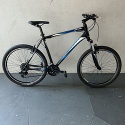 BICYCLE GIANT 21 SPEED SIZE 26 BRAND NEW 