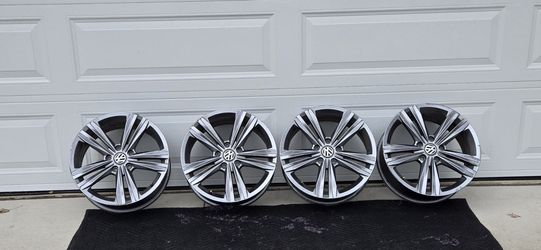 Set of 4 OEM rims 2019 Jetta