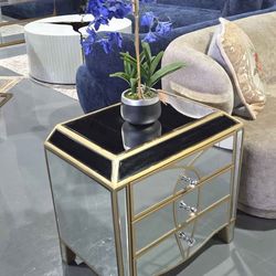 NEW NIGHTSTAND MIRROR HOLD