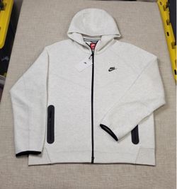 Nike tech not grey more like white