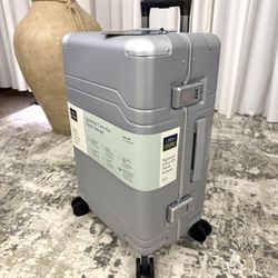 Signature Hardside Trunk Carry on Spinner Suitcase - Open Story